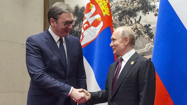 Президент РФ Владимир Путин и президент Республики Сербии Александр Вучич во время встречи на полях второго форума международного сотрудничества Один пояс - один путь в Пекине