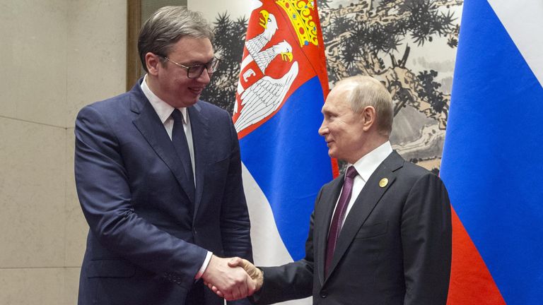 Президент РФ Владимир Путин и президент Республики Сербии Александр Вучич во время встречи на полях второго форума международного сотрудничества Один пояс - один путь в Пекине Президент РФ Владимир Путин и президент Республики Сербии Александр Вучич во время встречи на полях второго форума международного сотрудничества Один пояс - один путь в Пекине