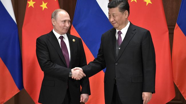 Президент РФ Владимир Путин и председатель Китайской народной республики Си Цзиньпин. 26 апреля 2019 Президент РФ Владимир Путин и председатель Китайской народной республики Си Цзиньпин. 26 апреля 2019