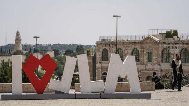 Надпись Я люблю Иерусалим на одной из улиц в Иерусалиме Надпись Я люблю Иерусалим на одной из улиц в Иерусалиме