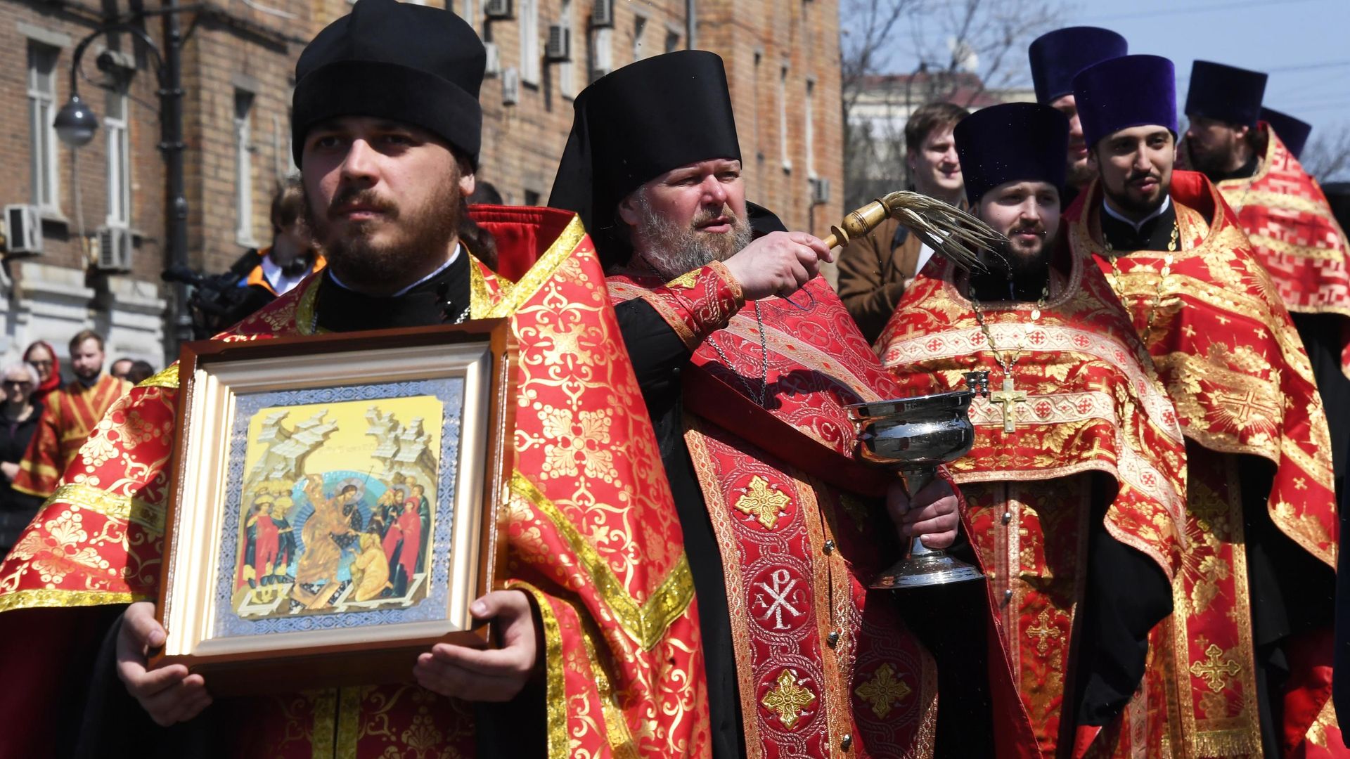 Участники пасхального крестного хода во Владивостоке Участники пасхального крестного хода во Владивостоке - РИА Новости, 1920, 11.04.2026