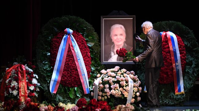 Актер Николай Дупак на церемонии прощания с актрисой Элиной Быстрицкой в Малом театре в Москве Актер Николай Дупак на церемонии прощания с актрисой Элиной Быстрицкой в Малом театре в Москве
