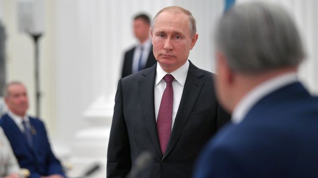 Президент РФ Владимир Путин выступает на церемонии вручения медалей Герой Труда Российской Федерации. 29 апреля 2019 Президент РФ Владимир Путин выступает на церемонии вручения медалей Герой Труда Российской Федерации. 29 апреля 2019