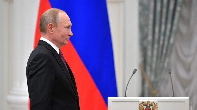Президент РФ Владимир Путин на церемонии вручения медалей Герой Труда Российской Федерации. 29 апреля 2019 Президент РФ Владимир Путин на церемонии вручения медалей Герой Труда Российской Федерации. 29 апреля 2019