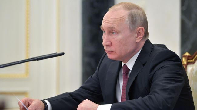 Президент РФ Владимир Путин проводит совещание с членами правительства РФ
