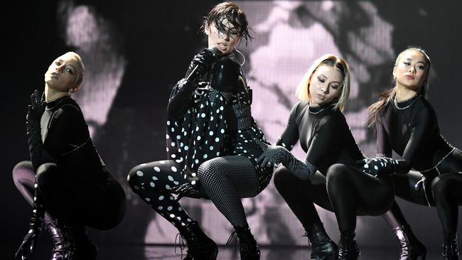 Певица MARUV выступает на музыкальной премии Жара Music Awards в Москве Певица MARUV выступает на музыкальной премии Жара Music Awards в Москве