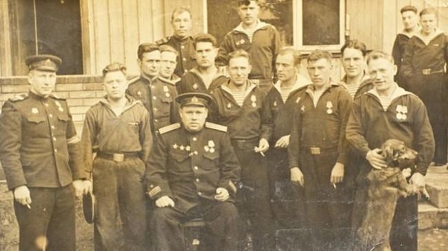 Прохватилов Иван Васильевич с бойцами Прохватилов Иван Васильевич с бойцами