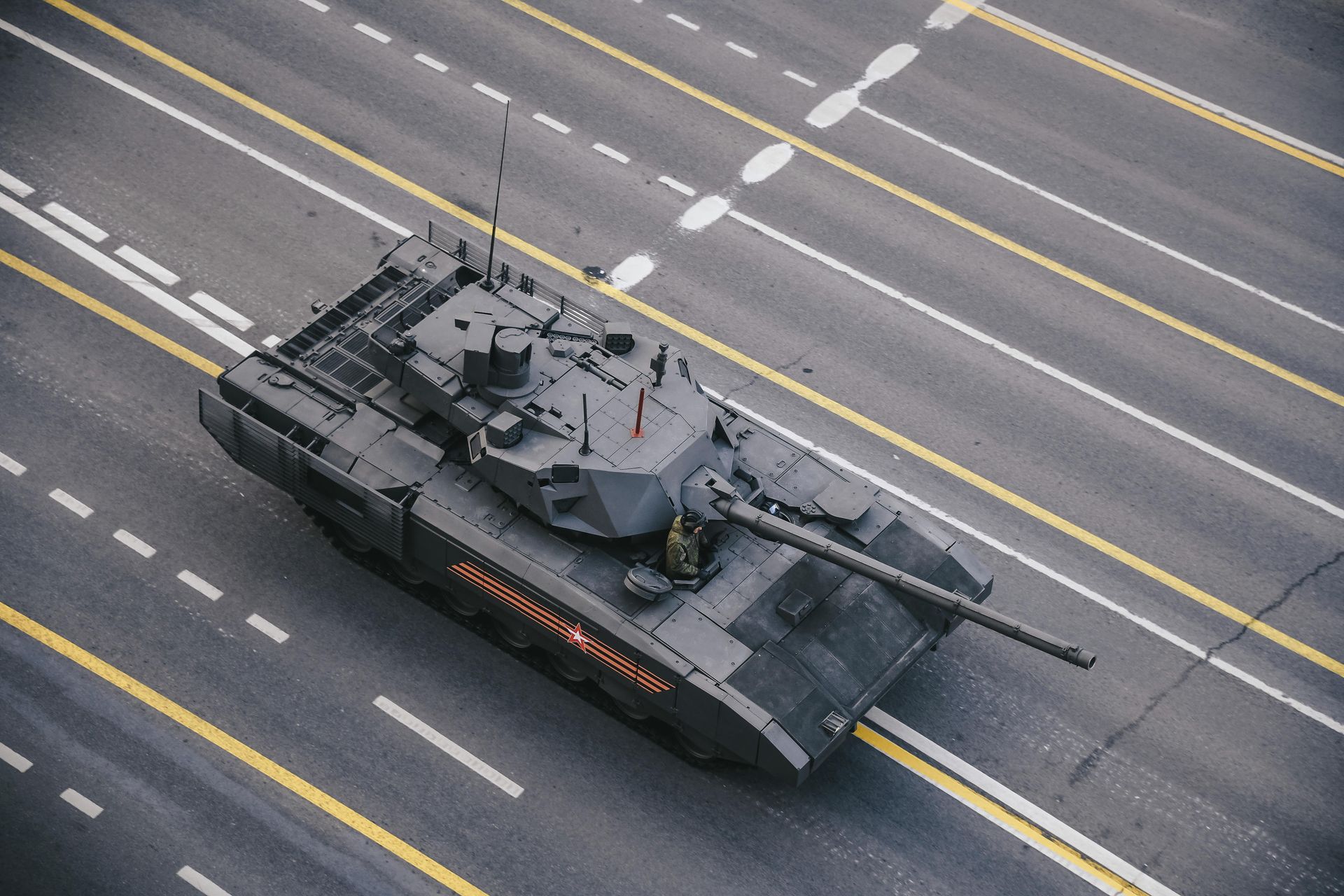 Танк Т-14 Армата перед началом репетиции военного парада, посвященного 74-й годовщине Победы в Великой Отечественной войне - РИА Новости, 1920, 27.12.2021