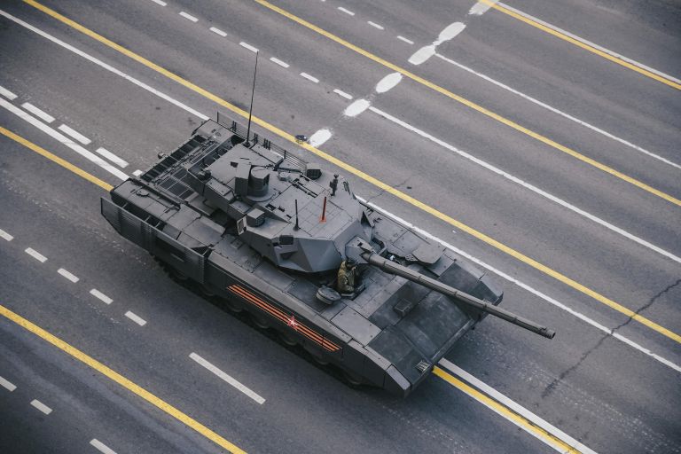 Танк Т-14 Армата перед началом репетиции военного парада, посвященного 74-й годовщине Победы в Великой Отечественной войне