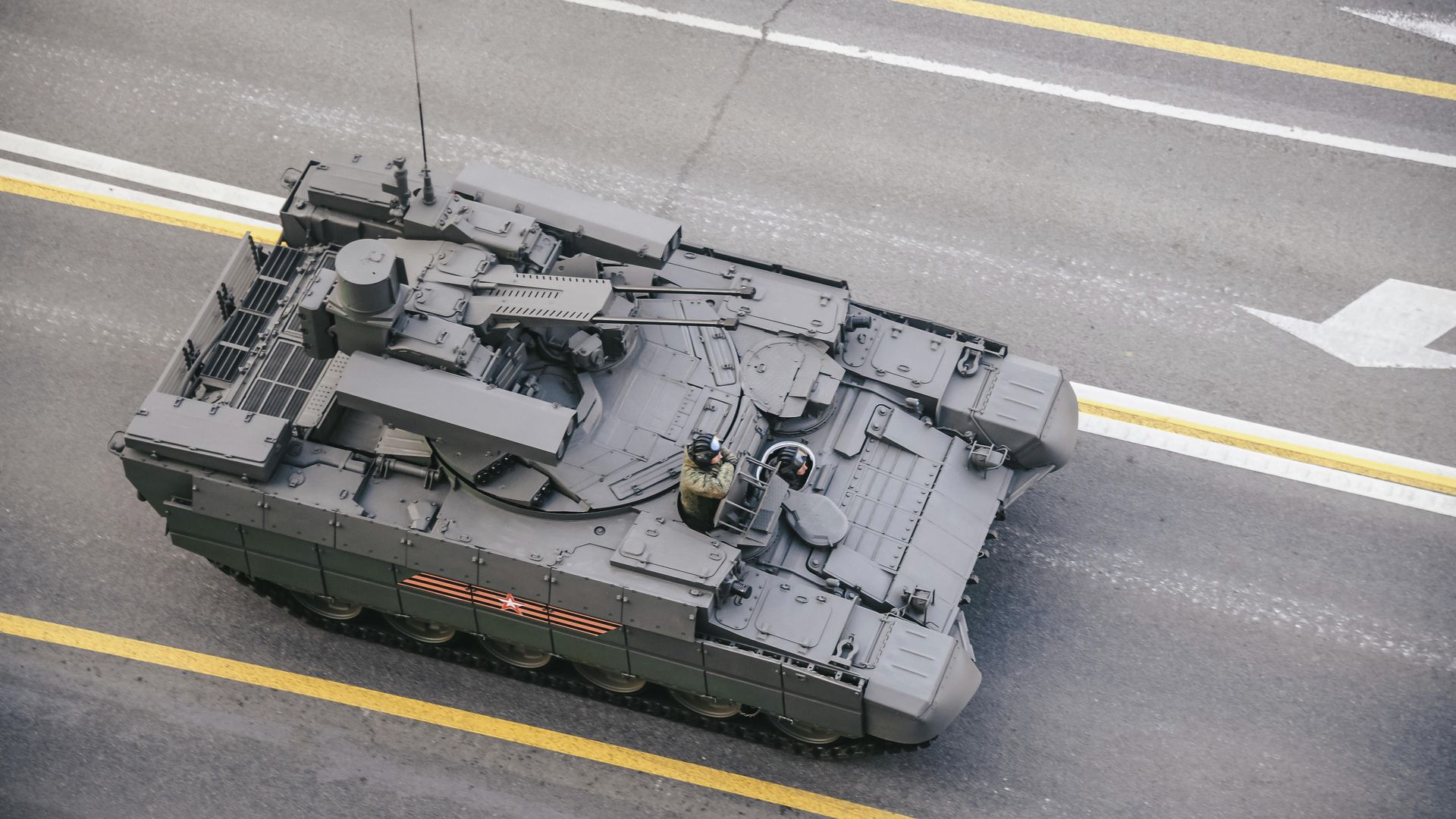 Боевая машина поддержки танков (БМПТ) Терминатор на Тверской улице перед началом репетиции военного парада Боевая машина поддержки танков (БМПТ) Терминатор на Тверской улице перед началом репетиции военного парада - РИА Новости, 1920, 31.08.2022