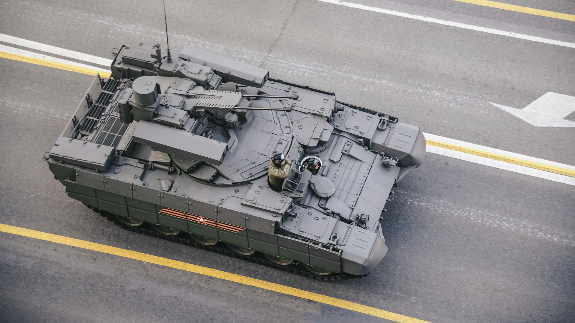 Боевая машина поддержки танков (БМПТ) Терминатор на Тверской улице перед началом репетиции военного парада Боевая машина поддержки танков (БМПТ) Терминатор на Тверской улице перед началом репетиции военного парада - РИА Новости, 1920, 31.08.2022