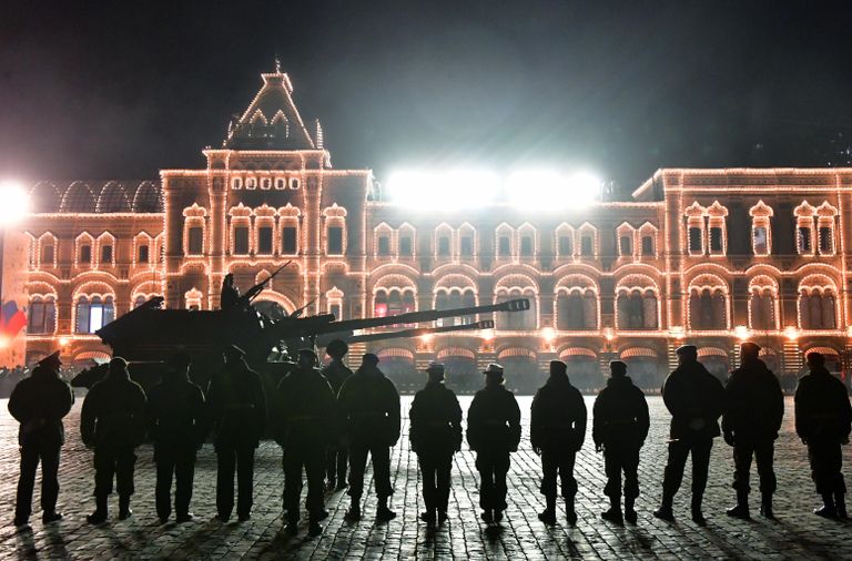 Самоходные артиллерийские установки (САУ) Мста-С на репетиции военного парада на Красной площади