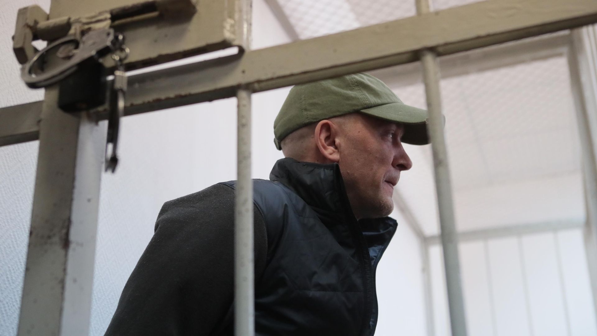 Игорь Подпорин, обвиняемый в умышленном повреждении картины Ильи Репина Иван Грозный и сын его Иван 16 ноября 1581 года в Третьяковской галерее, во время оглашения приговора в Замоскворецком суде Москвы Игорь Подпорин, обвиняемый в умышленном повреждении картины Ильи Репина Иван Грозный и сын его Иван 16 ноября 1581 года в Третьяковской галерее, во время оглашения приговора в Замоскворецком суде Москвы - РИА Новости, 1920, 30.04.2019