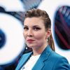 Телеведущая Ольга Скабеева в студии 60 минут во время интервью в Москве