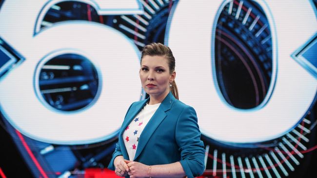 Телеведущая Ольга Скабеева в студии 60 минут Телеведущая Ольга Скабеева в студии 60 минут