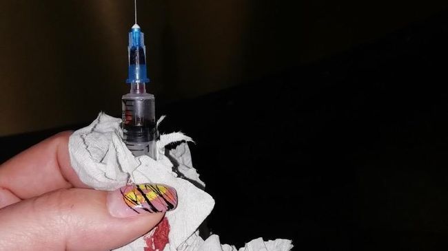 Шприц, найденный в туалете кинотеатра Пролетарий в Воронеже Шприц, найденный в туалете кинотеатра Пролетарий в Воронеже