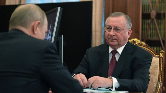 Владимир Путин и председатель правления и президент ПАО Транснефть Николай Токарев во время встречи. 30 апреля 2019