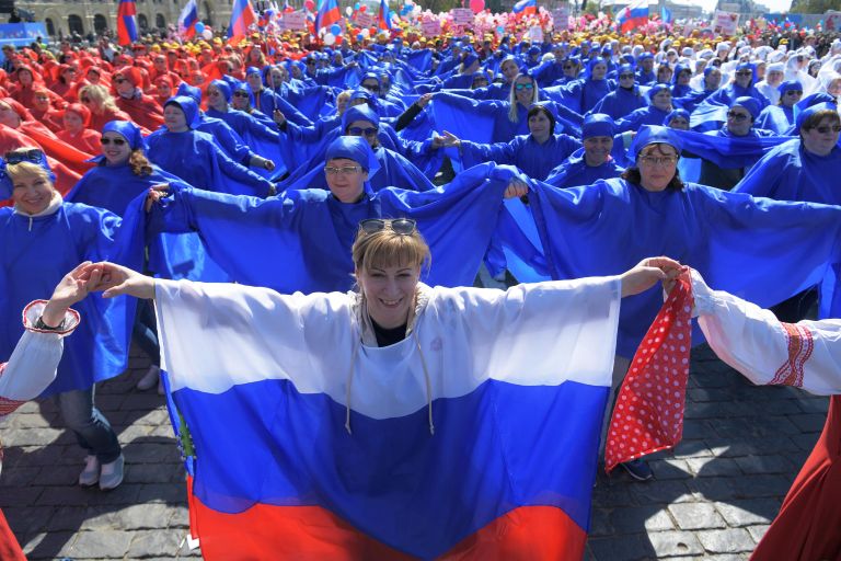 Участники первомайской демонстрации столичных профсоюзов на Красной площади Участники первомайской демонстрации столичных профсоюзов на Красной площади