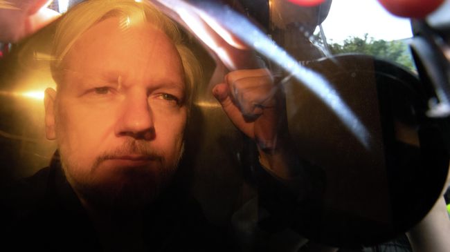 Основатель WikiLeaks Джулиан Ассанж в лондонском суде. 1 мая 2019