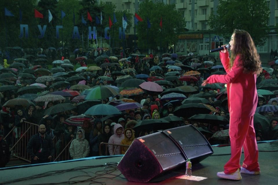 Виктория Дайнеко на концерте в Луганске в честь Дня солидарности трудящихся. 1 мая 2019 - РИА Новости, 1920, 04.06.2025