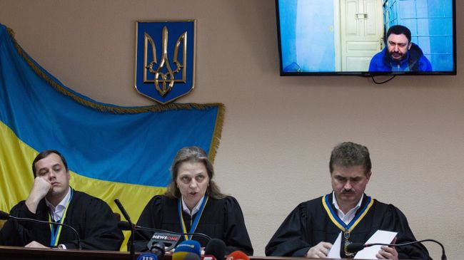 Судья Подольского районного суда Киева объявляет о переносе заседания по делу руководителя портала РИА Новости Украина Кирилла Вышинского Судья Подольского районного суда Киева объявляет о переносе заседания по делу руководителя портала РИА Новости Украина Кирилла Вышинского