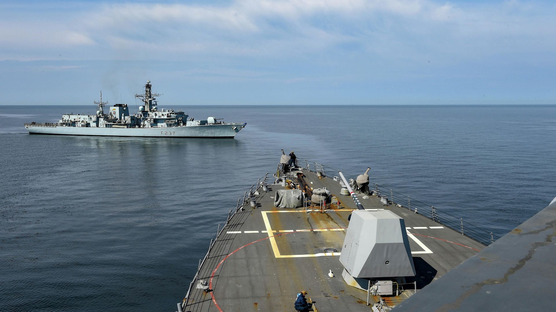 Корабли из состава первой постоянной морской группы, эсминец США USS Gravely и британский фрегат HMS Westminster проводят учения по буксировке в Балтийском море - РИА Новости, 1920, 01.05.2026