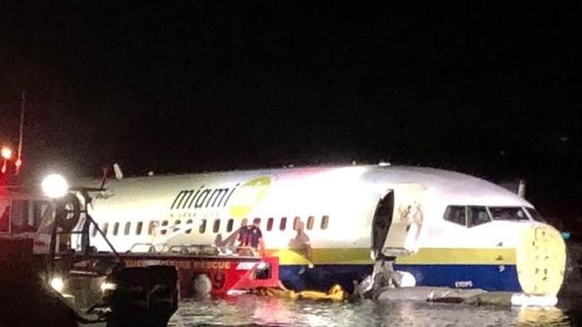 Авария самолета Boeing 737 во Флориде. 3 мая 2019 Авария самолета Boeing 737 во Флориде. 3 мая 2019