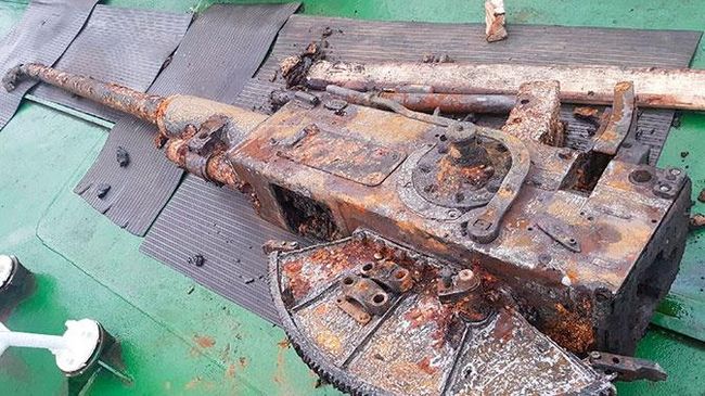 Орудие, поднятое с советского корабля БО-224, находящегося на дне Баренцева моря неподалеку от острова Кильдин Орудие, поднятое с советского корабля БО-224, находящегося на дне Баренцева моря неподалеку от острова Кильдин