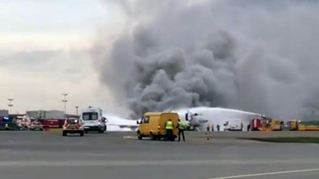 Пожар на борту самолета в аэропорту Шереметьево