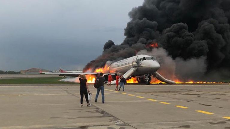 Пожар на борту самолета в аэропорту Шереметьево Пожар на борту самолета в аэропорту Шереметьево