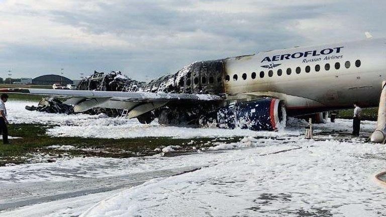 Последствия возгорания самолета Sukhoi Superjet в аэропорту Шереметьево Последствия возгорания самолета Sukhoi Superjet в аэропорту Шереметьево