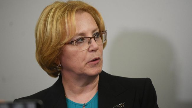 Министр здравоохранения РФ Вероника Скворцова общается с журналистами в аэропорту Шереметьево