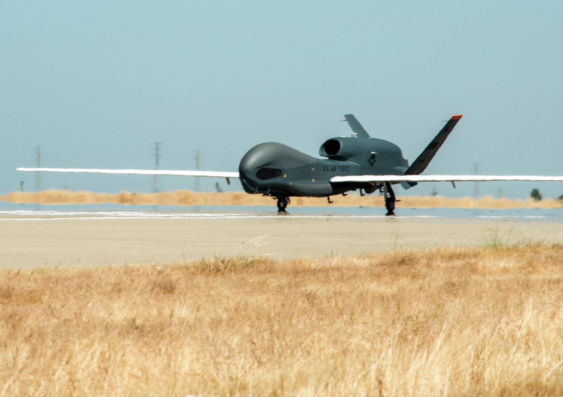 Американский стратегический разведывательный БПЛА RQ-4 Global Hawk Американский стратегический разведывательный БПЛА RQ-4 Global Hawk - РИА Новости, 1920, 27.04.2022