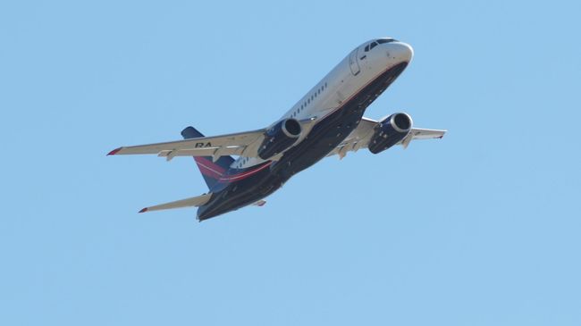 Самолет Sukhoi Superjet 100 Самолет Sukhoi Superjet 100
