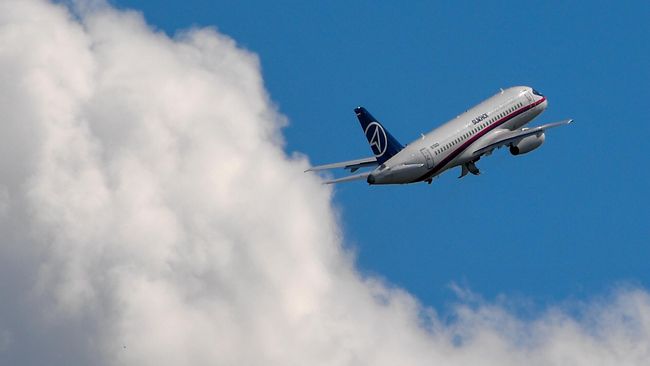 Самолет Sukhoi Superjet 100 Самолет Sukhoi Superjet 100