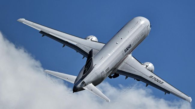 Самолет Sukhoi Superjet 100