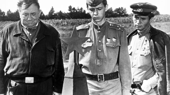 Алексей Смирнов, Сергей Иванов, Леонид Быков в художественном фильме В бой идут одни старики Алексей Смирнов, Сергей Иванов, Леонид Быков в художественном фильме В бой идут одни старики