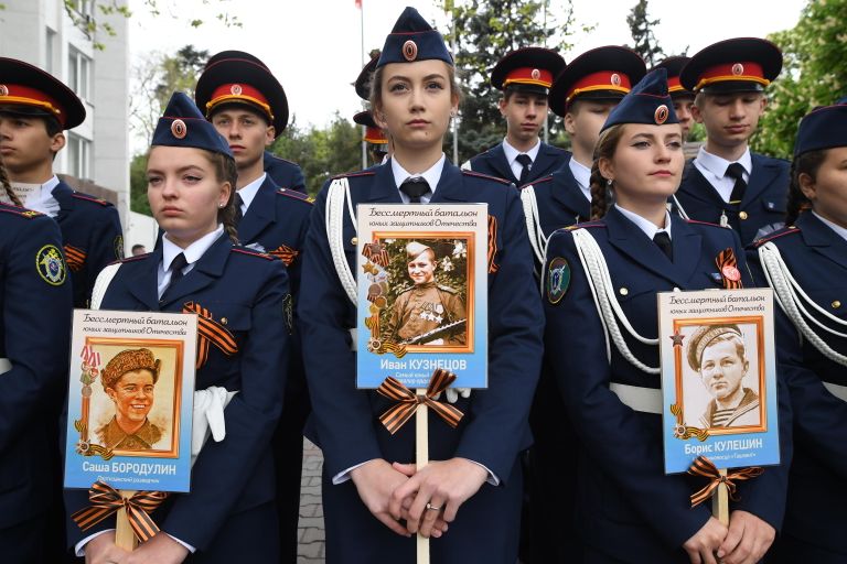 Участники акции Бессмертный полк в Севастополе Участники акции Бессмертный полк в Севастополе