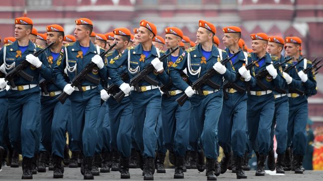 Курсанты Академии гражданской защиты МЧС РФ на военном параде на Красной площади, посвящённом 74-й годовщине Победы в Великой Отечественной войне Курсанты Академии гражданской защиты МЧС РФ на военном параде на Красной площади, посвящённом 74-й годовщине Победы в Великой Отечественной войне