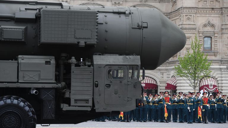 Автономная пусковая установка ПГРК Ярс на военном параде на Красной площади, посвящённом 74-й годовщине Победы в Великой Отечественной войне Автономная пусковая установка ПГРК Ярс на военном параде на Красной площади, посвящённом 74-й годовщине Победы в Великой Отечественной войне