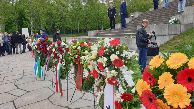 Возложение цветов в Трептов-парке в Берлине. 9 мая 2019 Возложение цветов в Трептов-парке в Берлине. 9 мая 2019