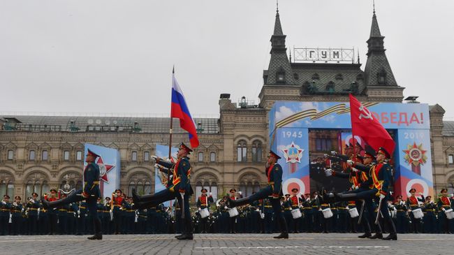 Знаменная группа на военном параде на Красной площади, посвященном 74-й годовщине Победы в Великой Отечественной войне Знаменная группа на военном параде на Красной площади, посвященном 74-й годовщине Победы в Великой Отечественной войне