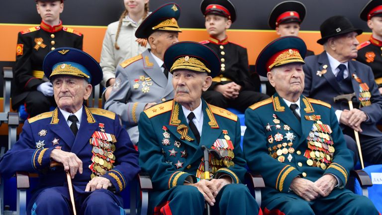 Ветераны на Красной площади перед началом военного парада, посвящtнного 74-й годовщине Победы в Великой Отечественной войне Ветераны на Красной площади перед началом военного парада, посвящtнного 74-й годовщине Победы в Великой Отечественной войне