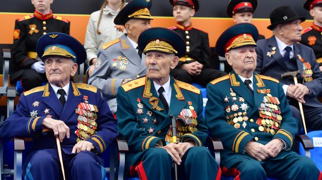 Ветераны на Красной площади перед началом военного парада, посвящtнного 74-й годовщине Победы в Великой Отечественной войне Ветераны на Красной площади перед началом военного парада, посвящtнного 74-й годовщине Победы в Великой Отечественной войне