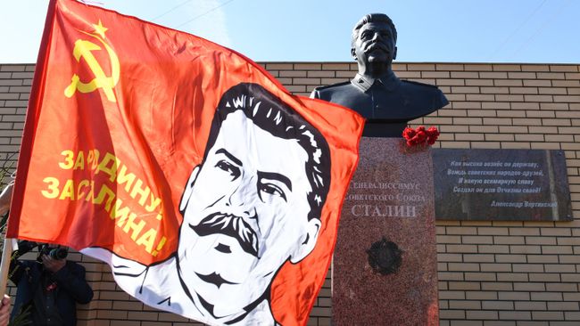 Памятник И.В. Сталину в Новосибирске Памятник И.В. Сталину в Новосибирске