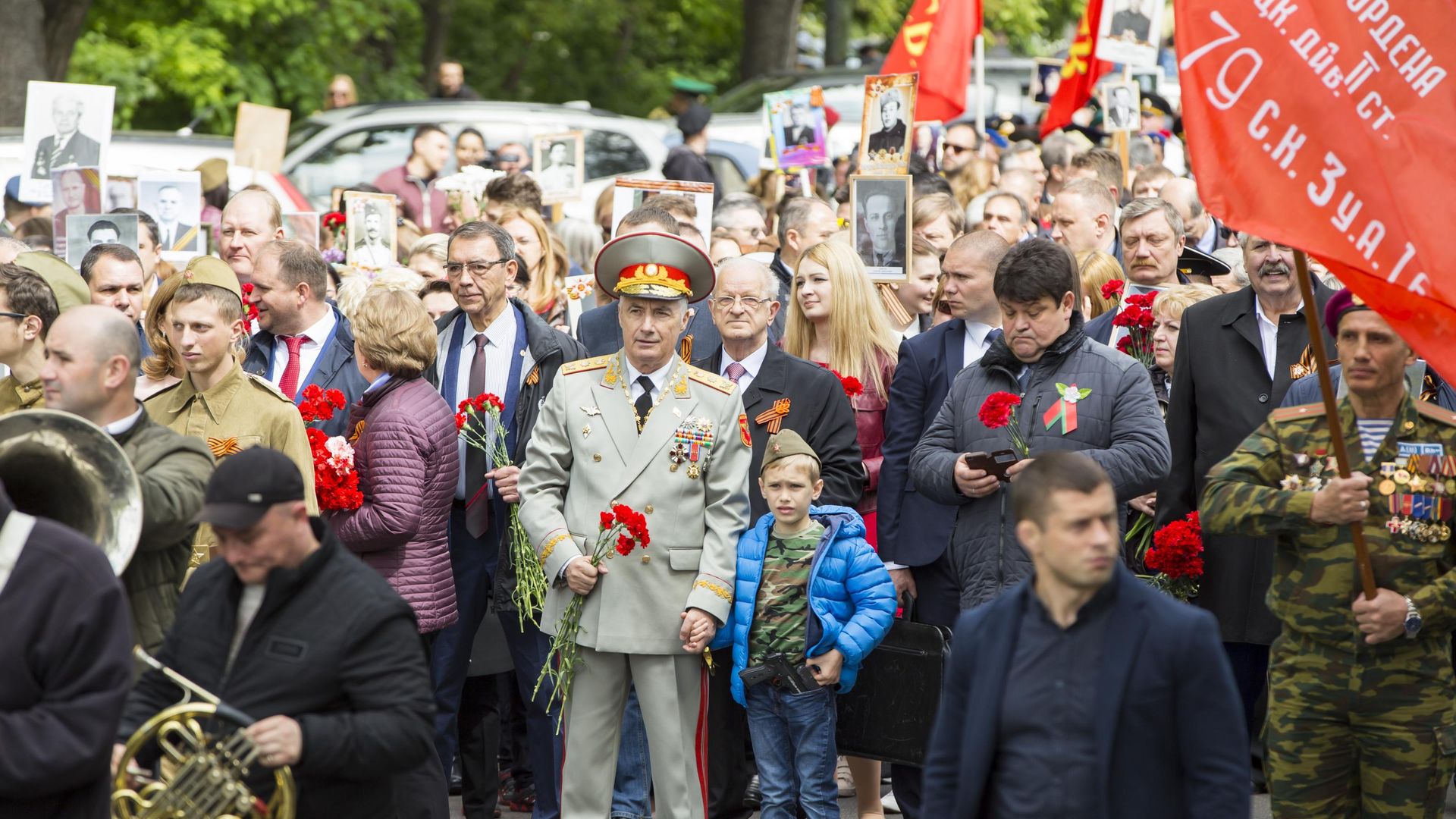 Участники акции Бессмертный полк в Кишиневе Участники акции Бессмертный полк в Кишиневе - РИА Новости, 1920, 09.05.2022