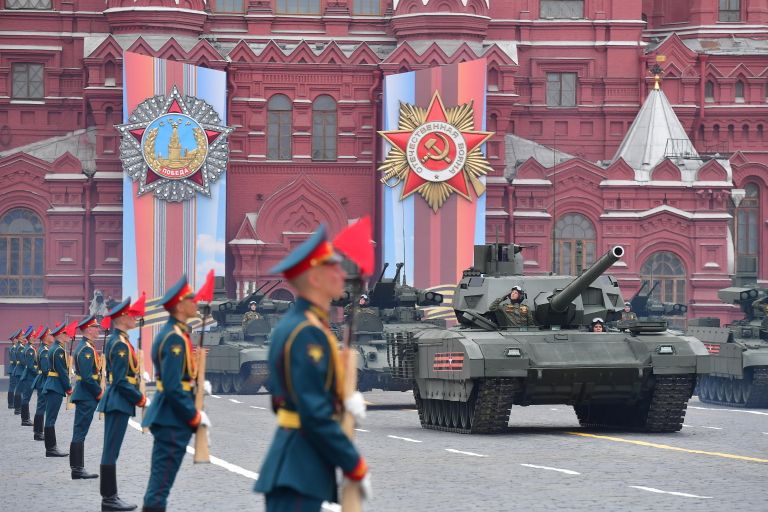 Танк Т-14 Армата на военном параде, посвящённом 74-й годовщине Победы в Великой Отечественной войне Танк Т-14 Армата на военном параде, посвящённом 74-й годовщине Победы в Великой Отечественной войне