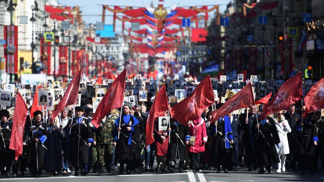 Участники акции Бессмертный полк в Санкт-Петербурге Участники акции Бессмертный полк в Санкт-Петербурге