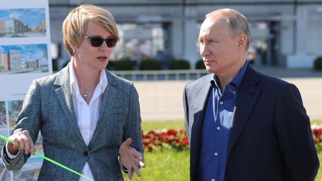 Президент РФ Владимир Путин во время посещения образовательного центра Сириус в Сочи. 10 мая 2019