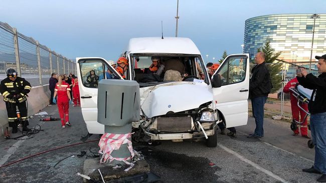 ДТП с участием микроавтобуса в Адлерском районе. 10 мая 2019 ДТП с участием микроавтобуса в Адлерском районе. 10 мая 2019